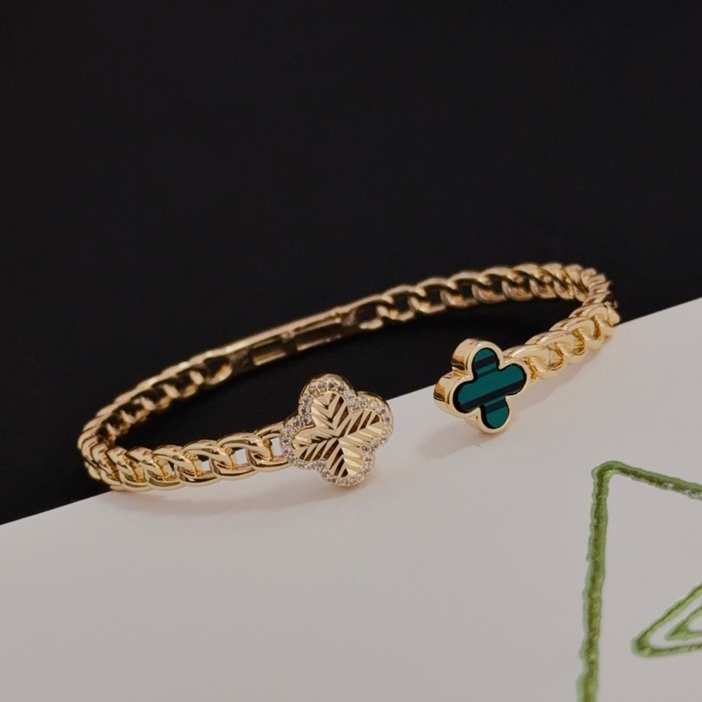 💠 NWT Van Cleef & Arpels Alhambra Full Pave Diamond Bracelet